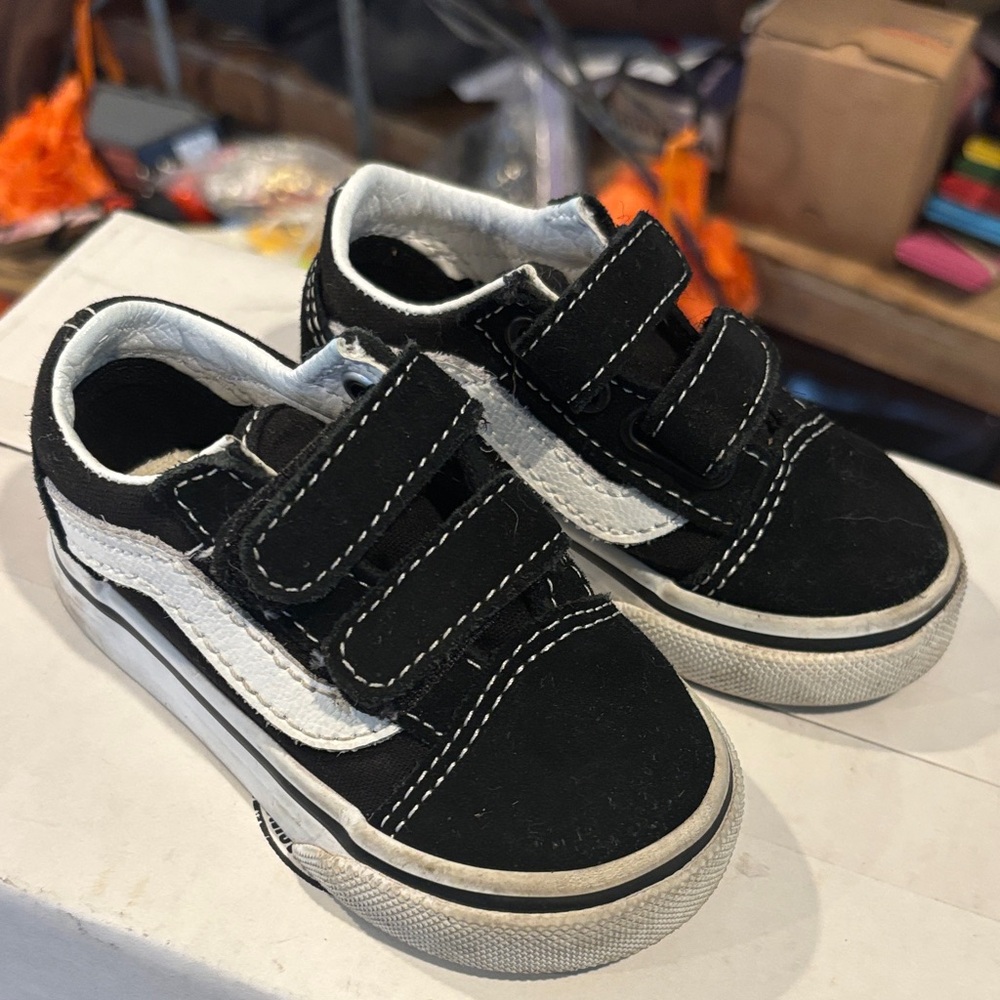 Vans Kids Black and White Velcro Sneakers Toddler 4.5